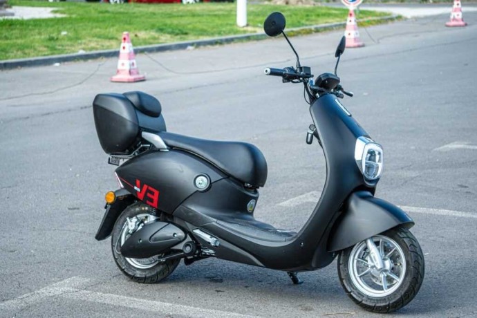 aima-romania-offers-the-best-scooter-electric-in-romania-big-0